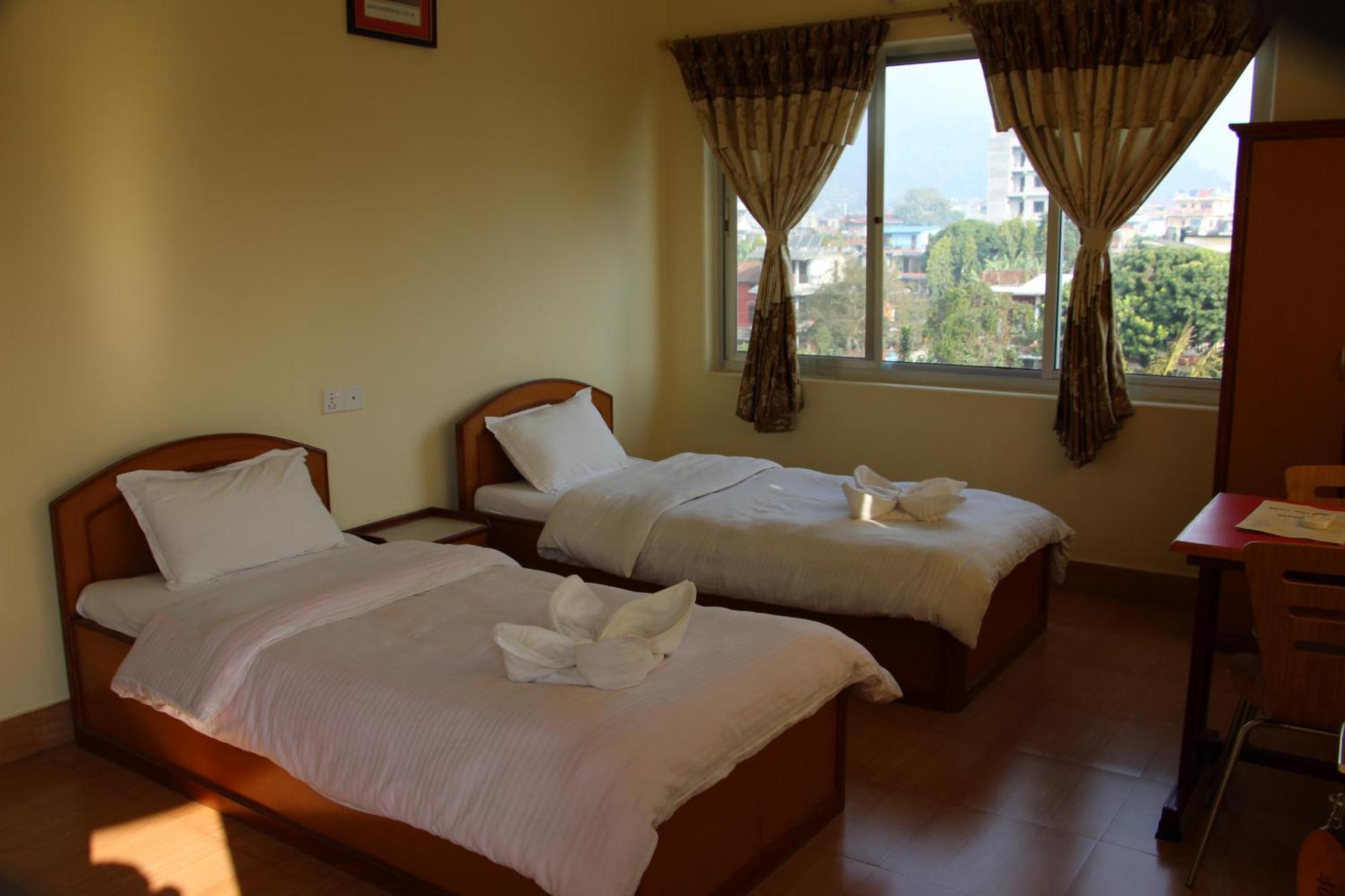 Hotel Milarepa Pvt Ltd Pokhara Szoba fotó