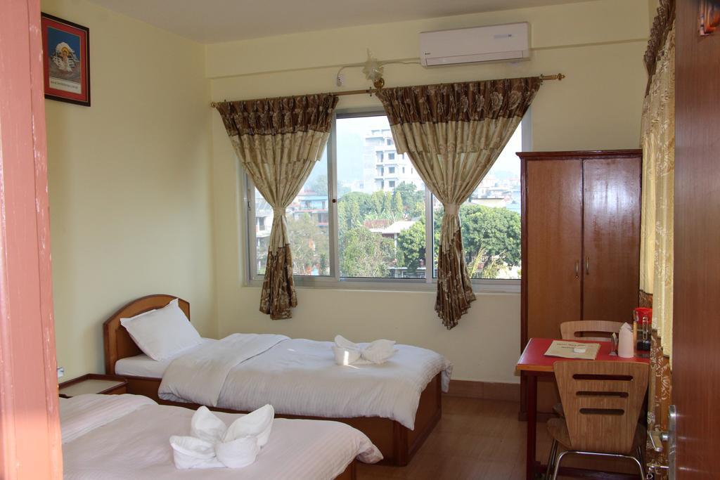 Hotel Milarepa Pvt Ltd Pokhara Szoba fotó